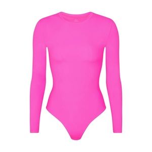 Skims fits everybody bodysuit neon pink 💖